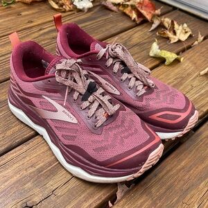 Ruby Brooks Caldera size 6.5